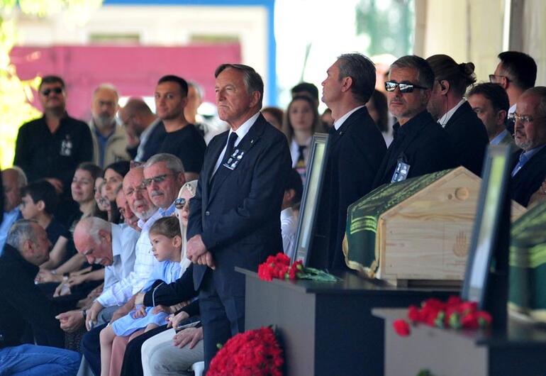 İtalyadaki helikopter kazasında hayatını kaybeden Eczacıbaşı çalışanları için tören