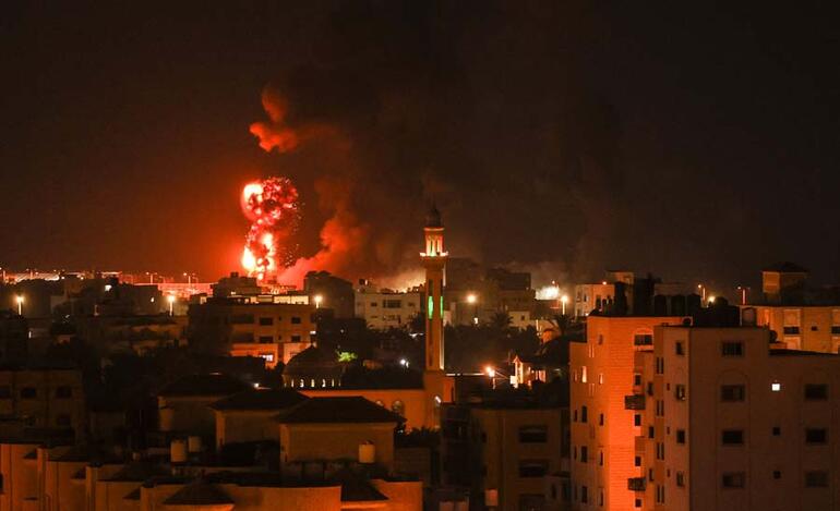 Tarihi zirveden sonra İsrail Gazzeyi vurdu