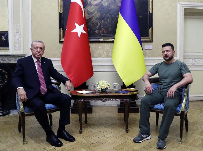 Tarihi zirveden sonra Ukrayna Devlet Başkanı Zelenski dünyaya duyurdu: Erdoğana müzakereler ve destek için minnettarım