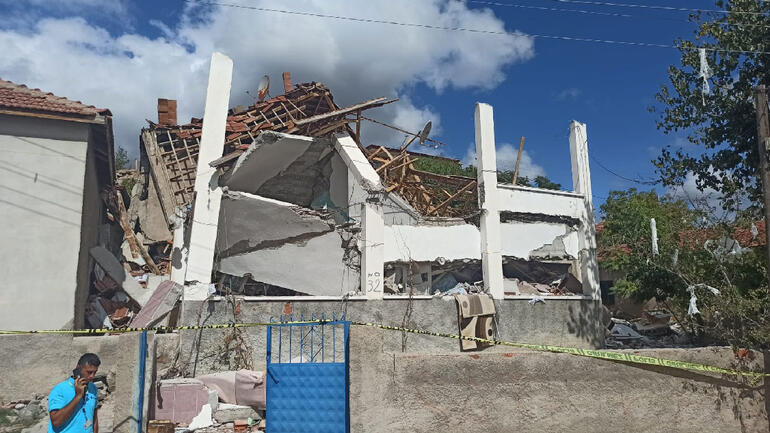 Yozgatta doğal gaz patlaması; 2 katlı bina çöktü, 3 yaralı