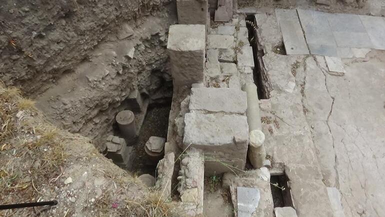 Antik kentte bulundu Roma dönemine ait yeraltı ısıtma sistemine rastlandı