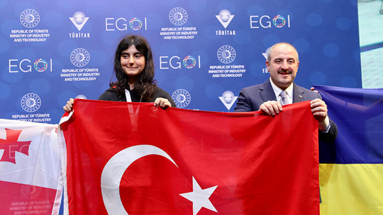 Avrupa Kızlar Bilgisayar Olimpiyatında Türkiye ilk kez altın madalyanın sahibi oldu