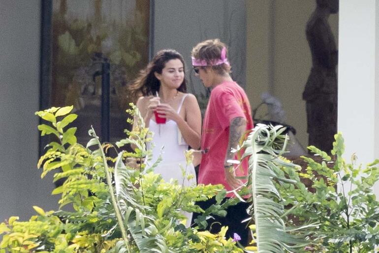 Selena Gomez sessizliğini bozdu Hailey Bieber ile pozu...