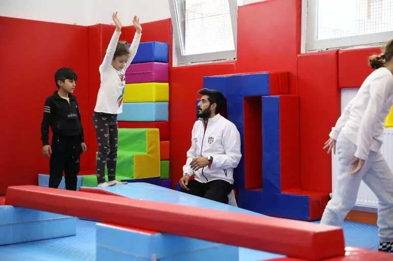 Minikler için Beşiktaş JK Voleybol ve Jimnastik Okulu Şişli’de açıldı