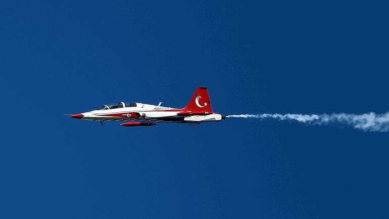 Konyada askeri eğitim uçağı düştü: Pilot uçaktan atlayarak kurtuldu