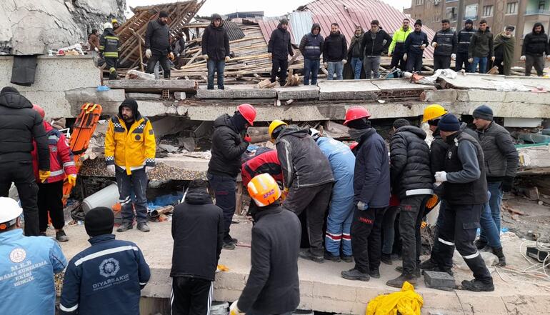 Japon deprem uzmanından çarpıcı açıklama: Türkiyede binalar mezar gibi
