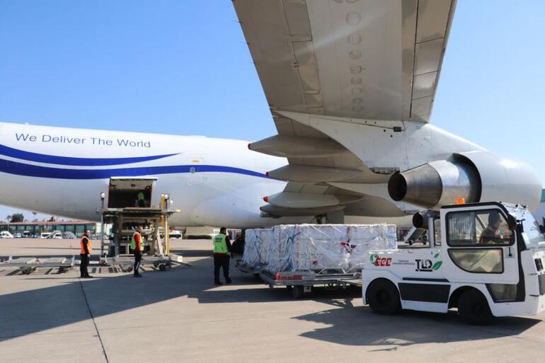 ABD’nin 2.5 milyon dolarlık yardım uçağı Adana’ya indi