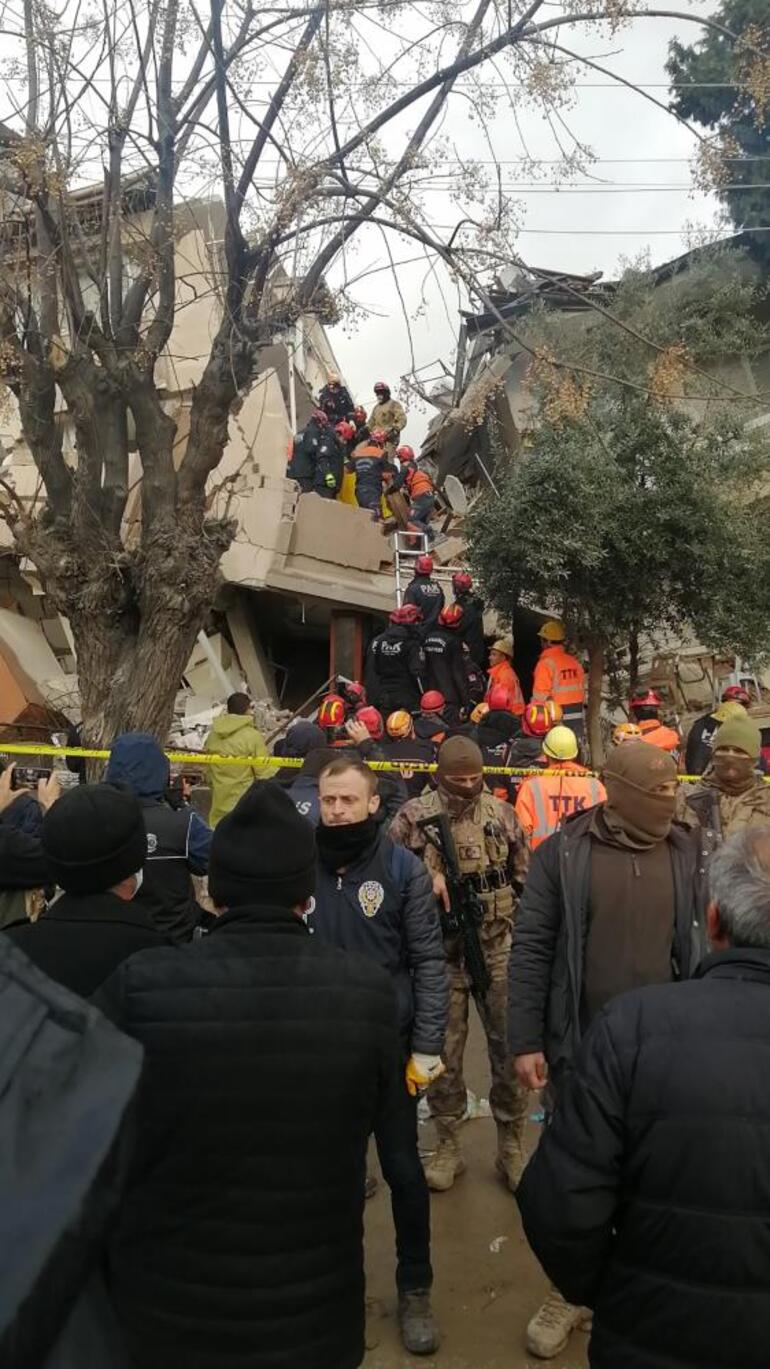Hatay Gazi Mahallesi’ndeki enkazdan 3 cenaze çıkartıldı