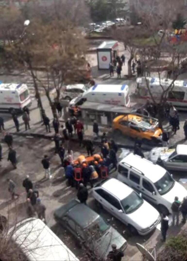 Ankarada taksi, durağa daldı: 1i ağır 6 yaralı