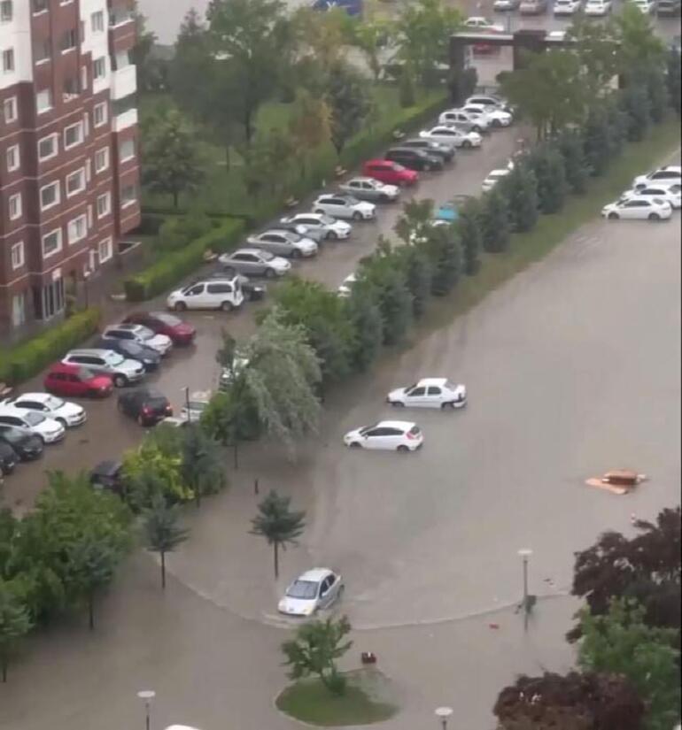Ankarada sağanak yağışlar etkili oldu Araçlar yolda kaldı, iş yerlerini su bastı