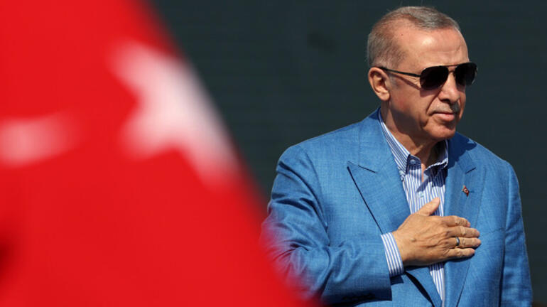 Dünyada manşet oldu BBCden dikkat çeken Erdoğan yorumu: Kalabalıkları bir orkestra şefi gibi yönetiyor